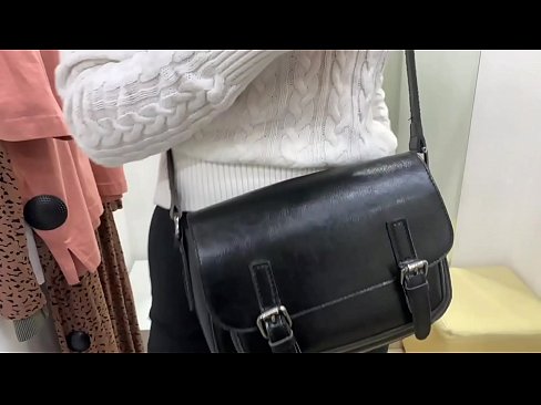 ❤️ Masturbazione publica di a ghjovana cagna FeralBerry cù un dildo in a sala di prove ❌ Video porno à co.tubsexercom.ru ☑